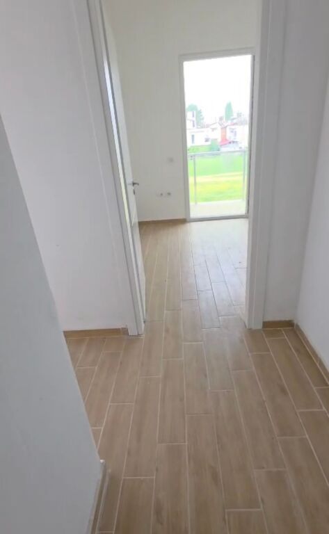 Jepet me qira 1+1+ verande bosh Astir 350 mije leke