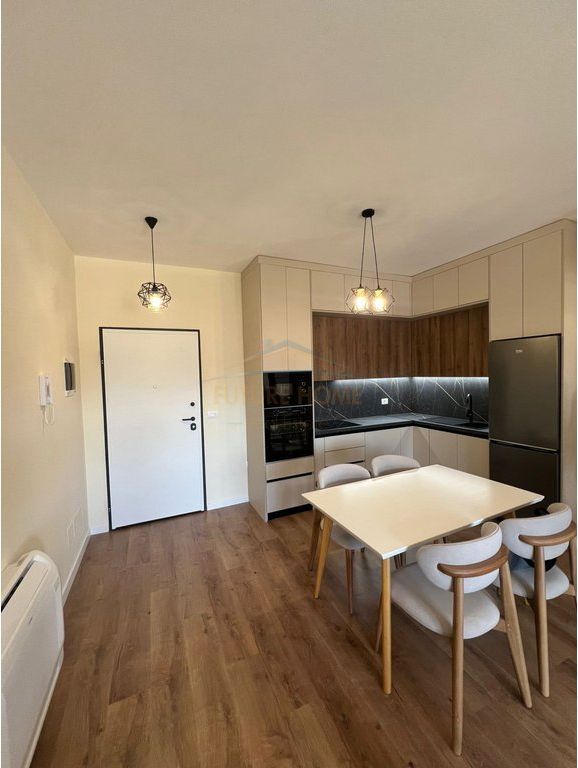 Qera Apartament 2+1+2+Post në Rrugen 5 Maj.