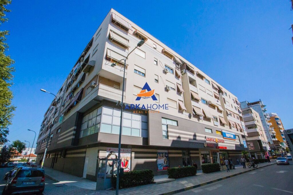 SHITET DYQAN 66M2 "TE KOMUNA E PARISIT" 170.000 EURO