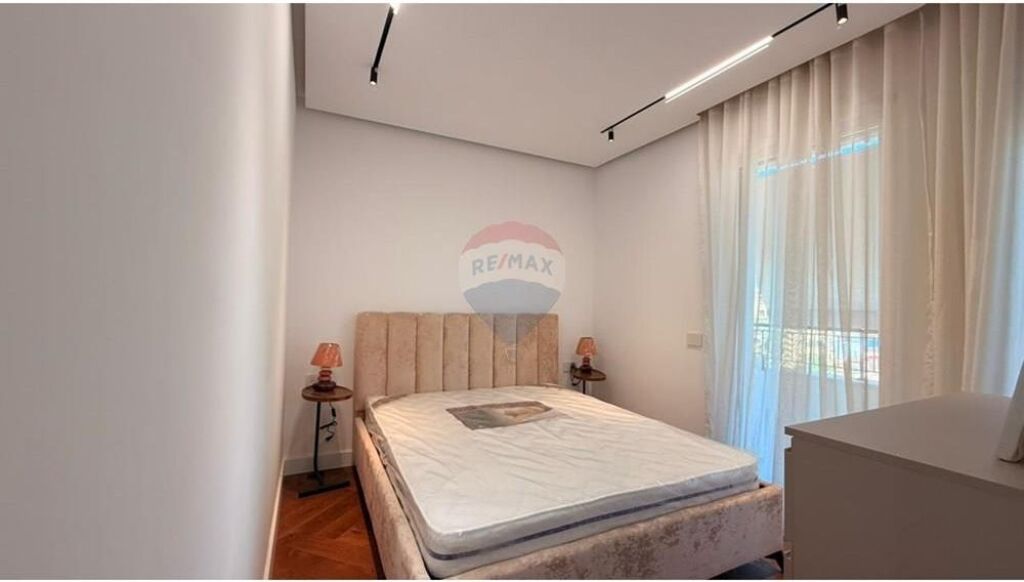 Apartament 2+1+2 me qira Donika Center