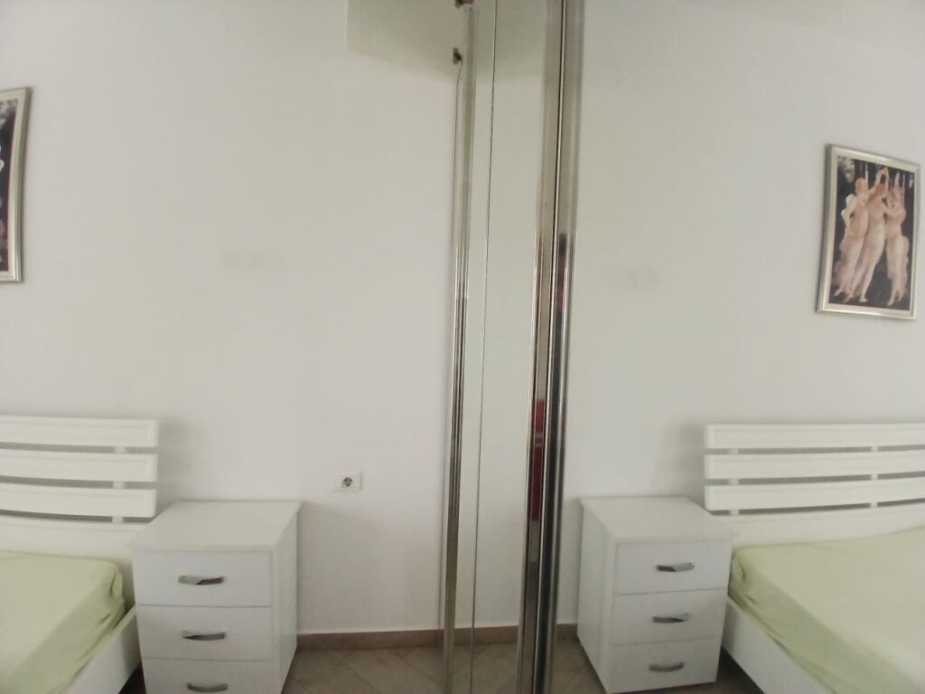 Jepet Me Qera Apartament 1+1+1 Ballkon