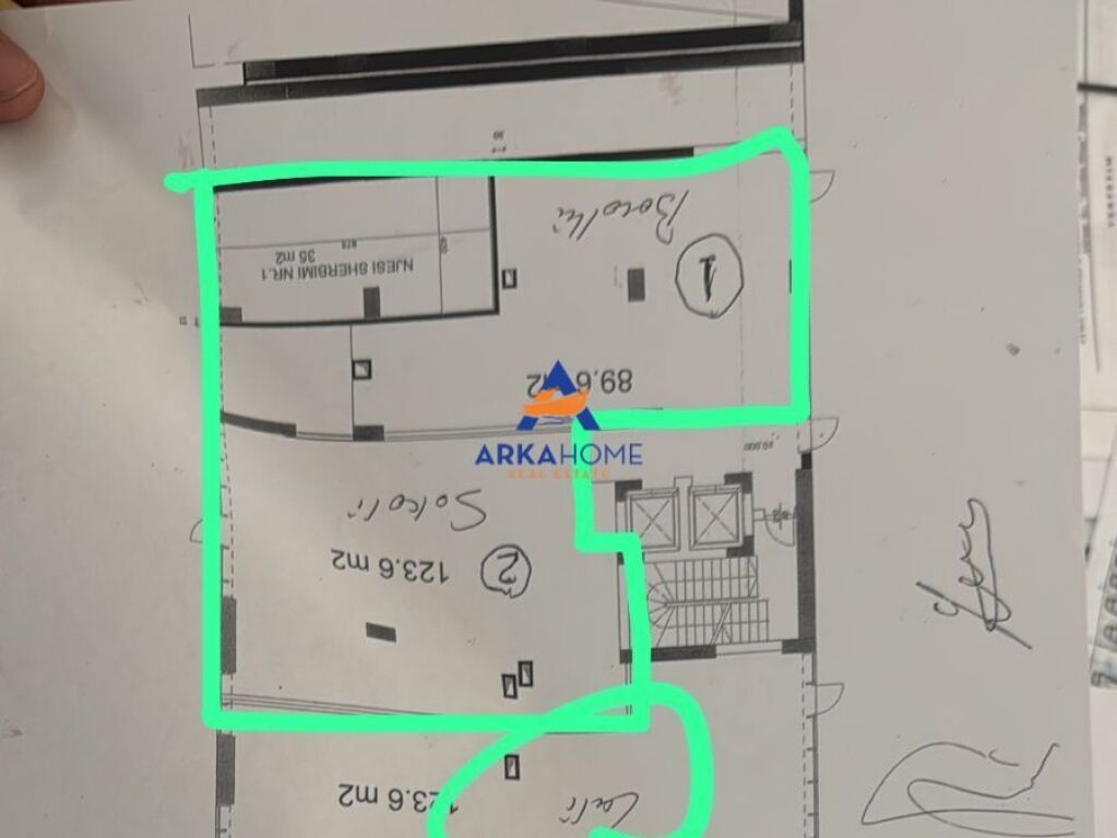 JEPET AMBJENT ME QERA 248 M2 "KOMUNA E PARISIT" 5000 EURO