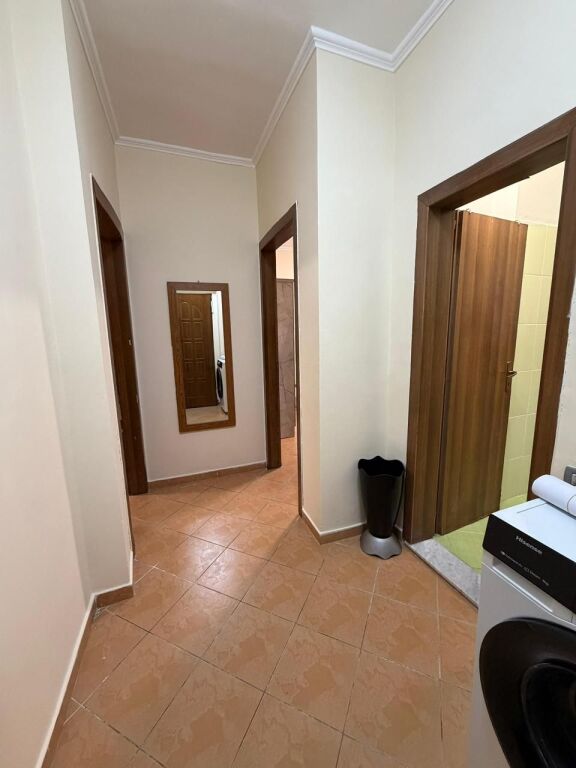 Ish Restorant Durresit,Rr.Ferit Xhajko,jepet me qera apartament 1+1, i mobiluar.48,000Leke
