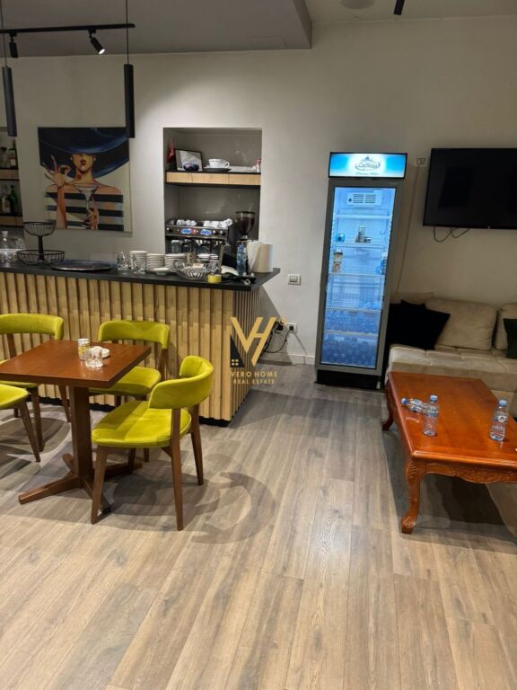 JEPET AMBIENT BIZNESI 80 M2 ME QERA TE SHESHI WILLSON 1.000 EURO