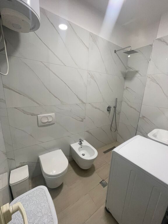 Jepet me qira 2+1 i konvertuar ne Fresk ,se bashku me 🅿️Garazh 🏷️40.000Leke