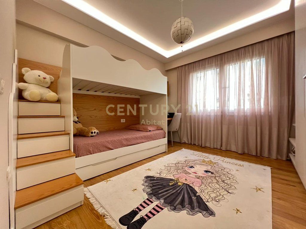 Appartamento 2+1+2+Posto Auto in vendita a Komuna e Parisit