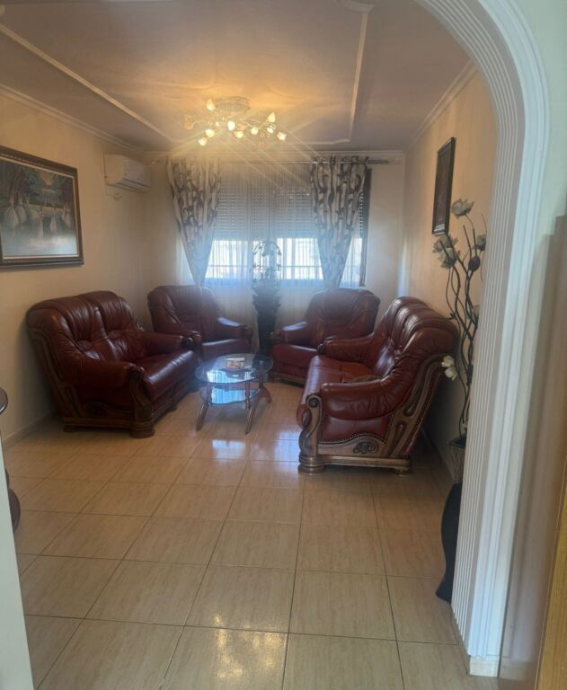 Apartment 1+1 for rent, Kongresi Manastirit street near Hospital 5 opposite Pediatrics 400 thousand lek