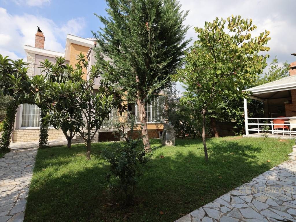 VILLA SUPER IN VENDITA VICINO AL FONDAZIONE FINE SETTIMANA DIVERSAMENTE !