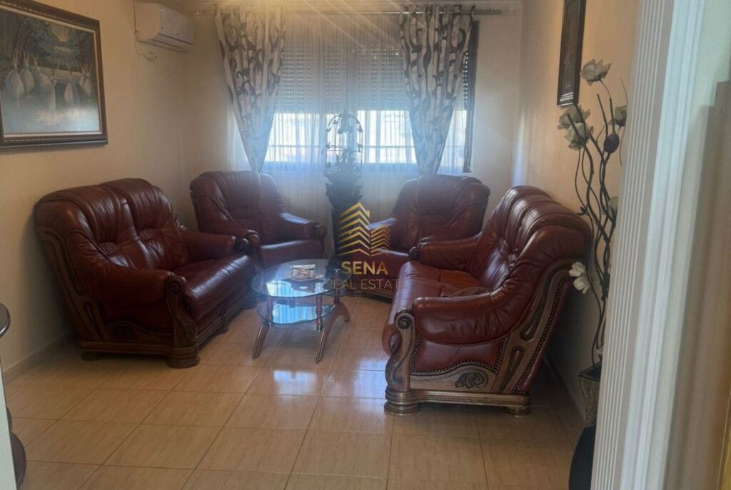 Qira, Apartament 1+1+Kuzhine e Vecuar, Kongresi i Manastirit, 40.000 Lek/Muaj