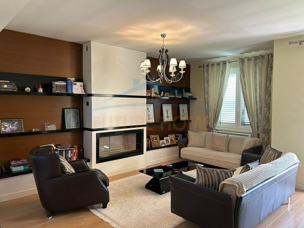 Appartamento 3+1+3+ 2 garage in vendita Kodra e Diellit 1