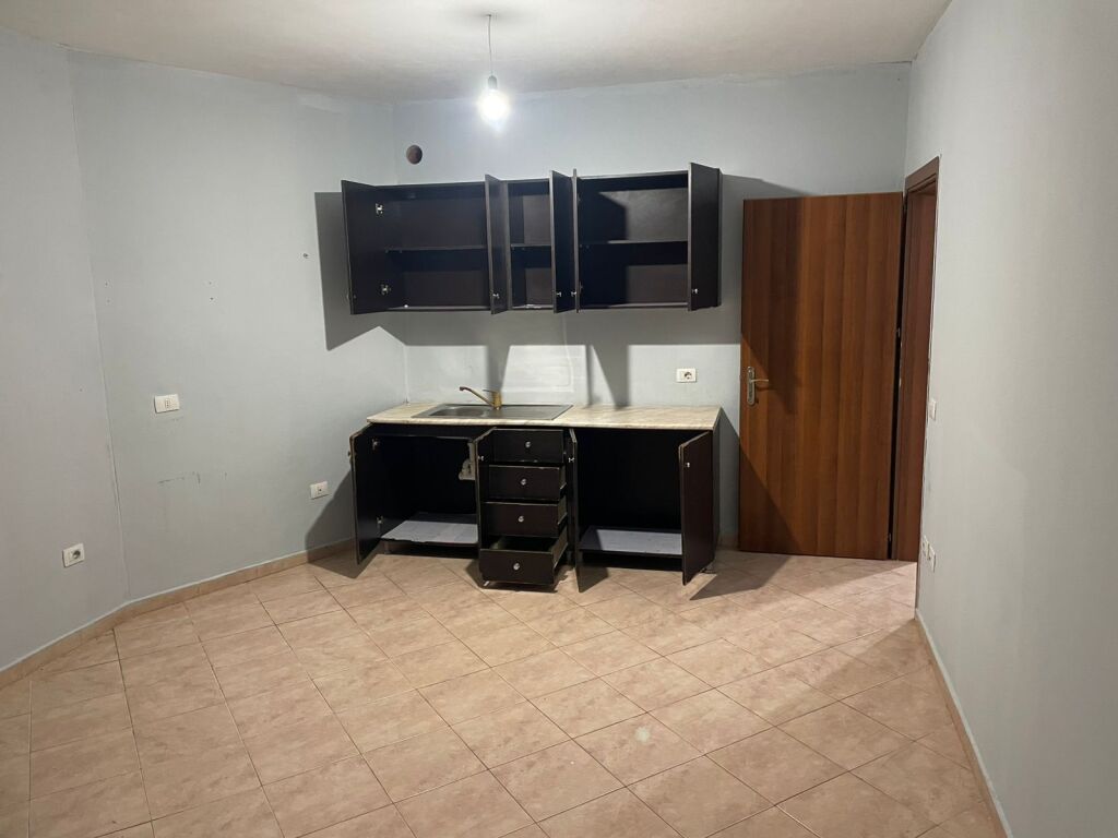 Apartament 1+1 me qira ne Yzberish, 300 mije leke