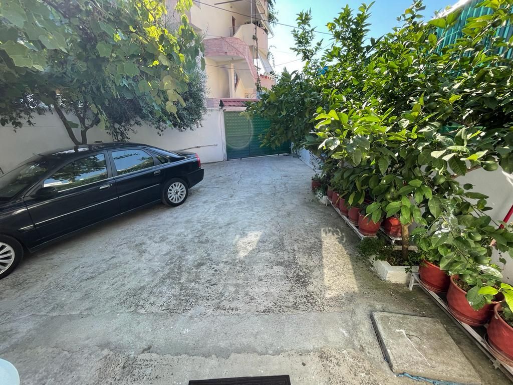 Qera | Shtëpi private 3 + 1 | Ali Demi | 700 €/muaj