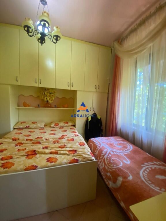JEPET APARTAMENT ME QERA 1+1+BALLKON "PRANE BAR ROMA ,SHALLVARET" 50.000 LEKE