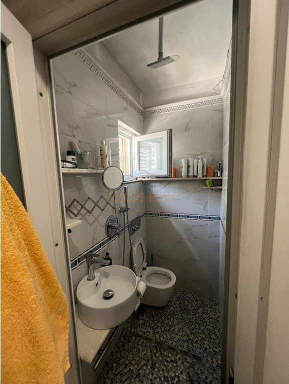 🏡 Shitet apartament 3+1+2 + depo – Komuna e Parisit, Tiranë