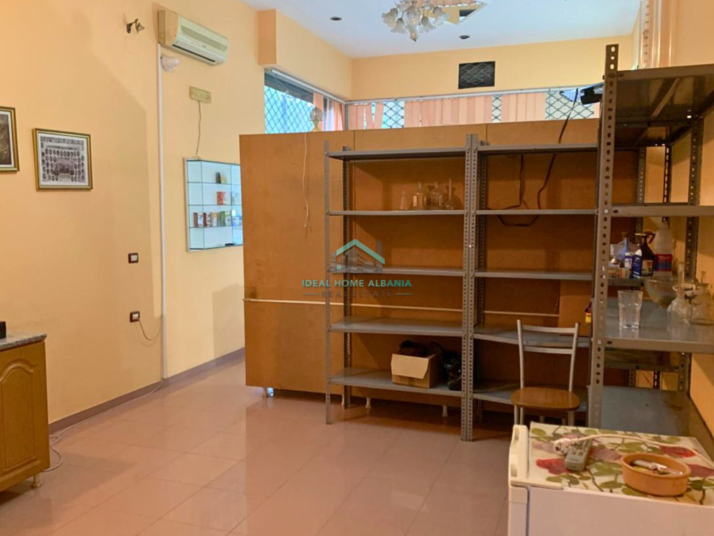 SHOP FOR RENT – RRUGA E RE, Vlora