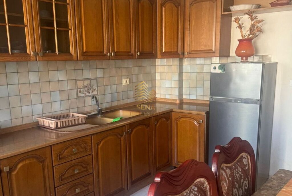 Qira, Apartament 1+1+Kuzhine e Vecuar, Kongresi i Manastirit, 40.000 Lek/Muaj