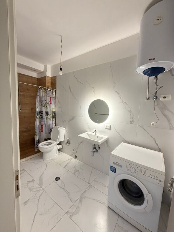 Jepet me qera Apartamenti 2+1 , tek Kopshti Botanik prane Xhamise 400 mije leke