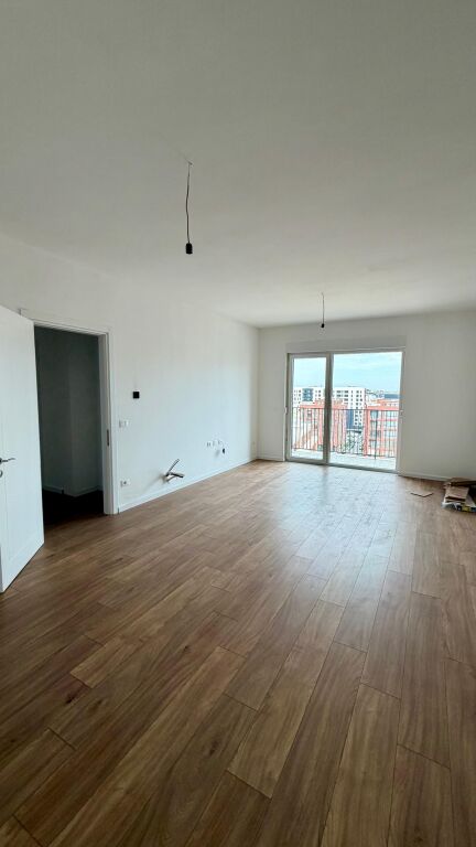 Shitet apartament 2+1 ne Bulevardin e Ri  " Orbital 1  ". 208.000 euro