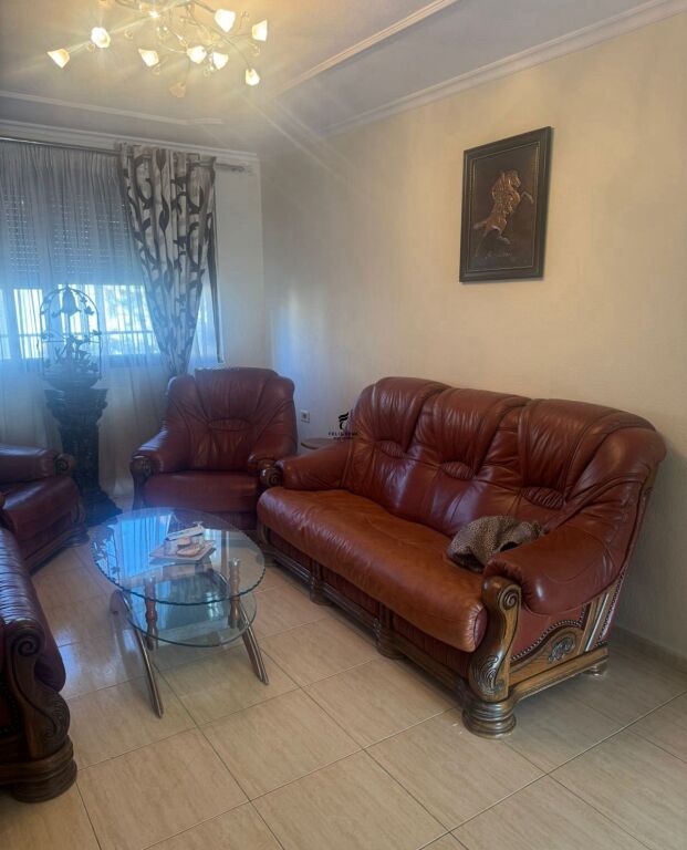APARTAMENT ME QERA 1+1 RRUGA E DIBRES 40.000 LEKE FH-72486