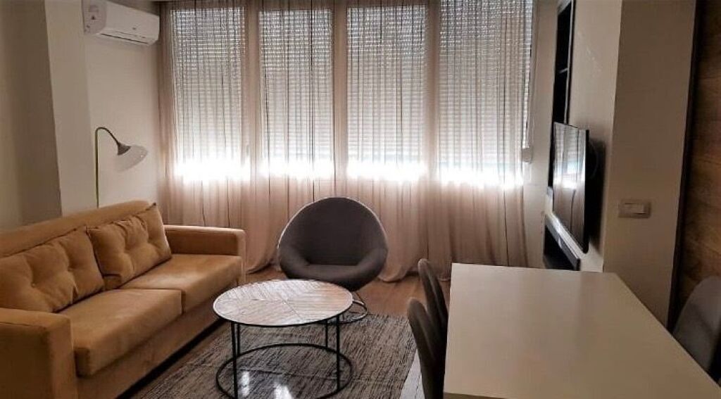 Apartament 1+1 me qira tek Shallvaret!