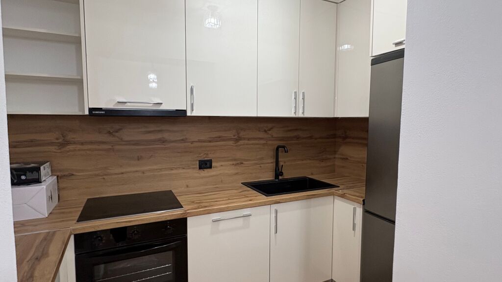 Jepet me qera apartament 1+1 i mobiluar tek Rruga Irfan Tomini