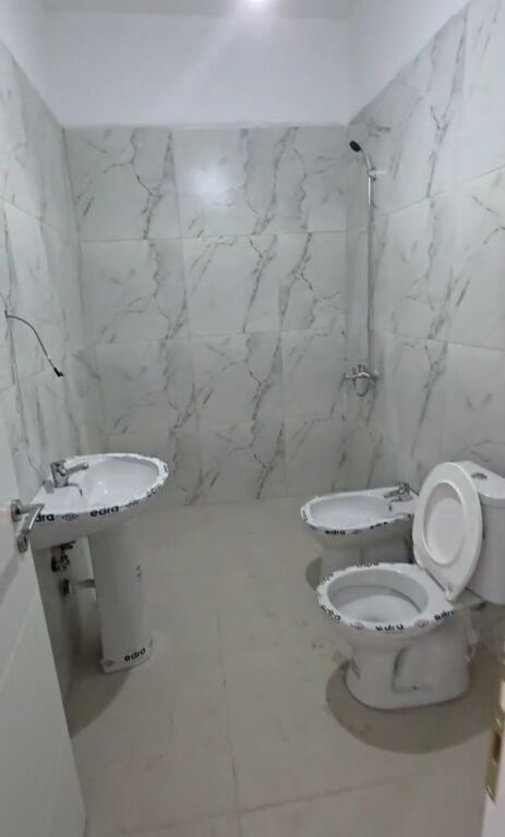 Jepet me qira 1+1+ verande bosh Astir 350 mije leke