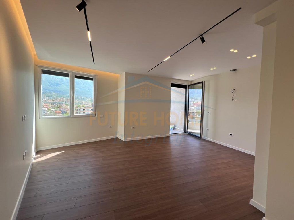 Shitet, Apartament 2+1+Post Parkimi, Brryli, Tiranë.