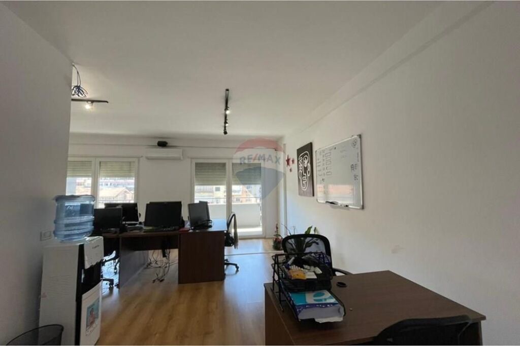 * 3+1 FOR RENT OFFICE-Kristal Center*