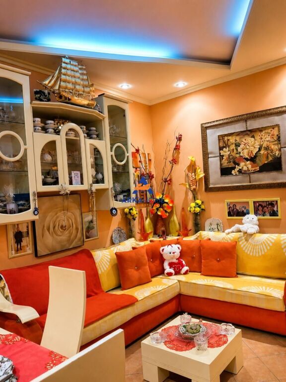 JEPET APARTAMENT ME QERA 1+1+BALLKON "PRANE BAR ROMA ,SHALLVARET" 50.000 LEKE