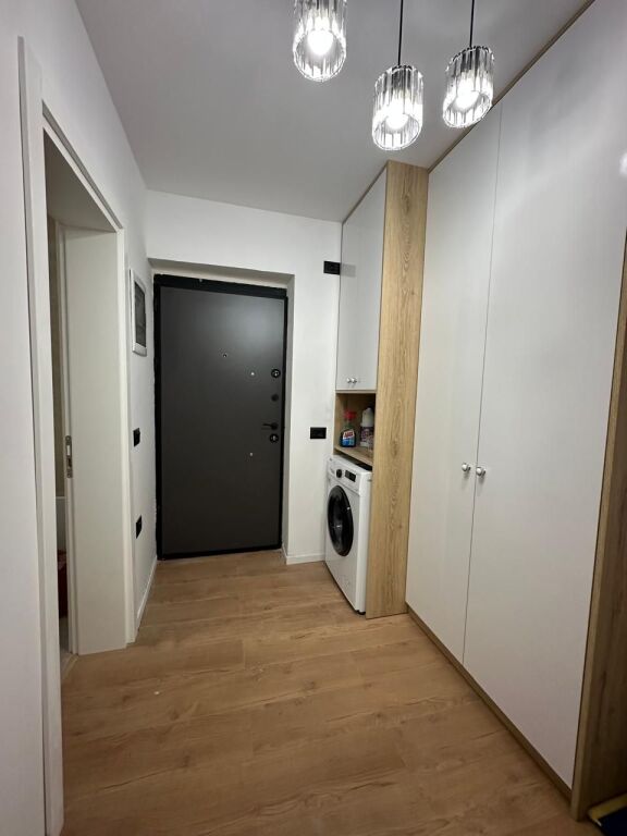Shitet Apartament 1+1_Tek Pallati me Shigjeta