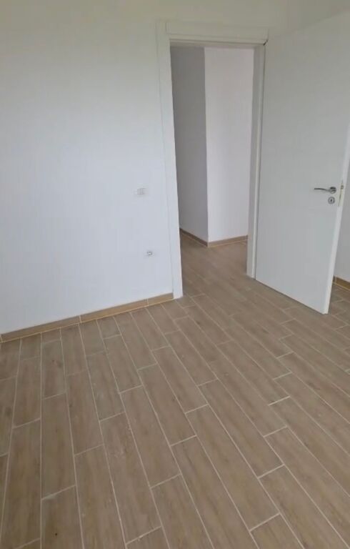 Jepet me qira 1+1+ verande bosh Astir 350 mije leke