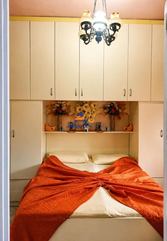 JEPET APARTAMENT ME QERA 1+1+BALLKON "PRANE BAR ROMA ,SHALLVARET" 50.000 LEKE