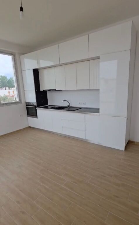 Jepet me qira 1+1+ verande bosh Astir 350 mije leke