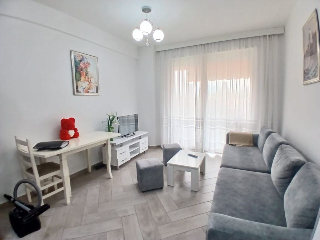 Jepet Me Qera Apartament 1+1+1 Ballkon
