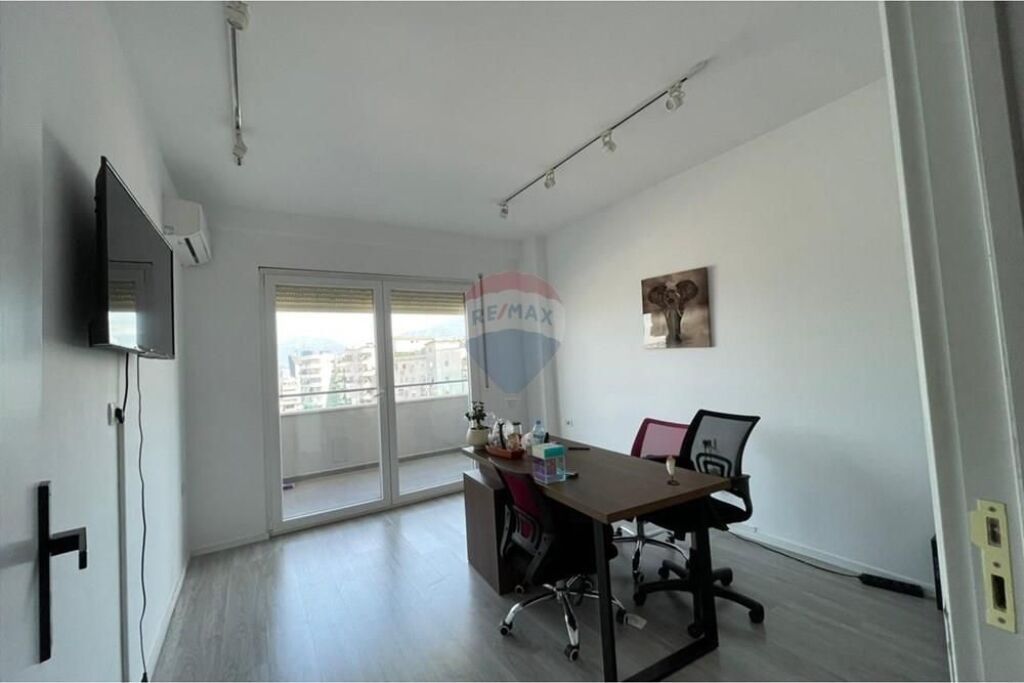 * 3+1 FOR RENT OFFICE-Kristal Center*