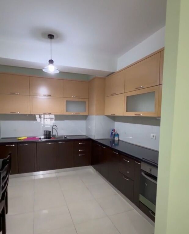 Jepet me qira 1+1 Selite rruga Ibrahim Dervishi 600€