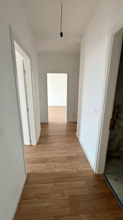 Shitet apartament 2+1 ne Bulevardin e Ri  " Orbital 1  ". 208.000 euro