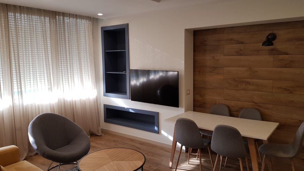 Apartament 1+1 me qira tek Shallvaret!
