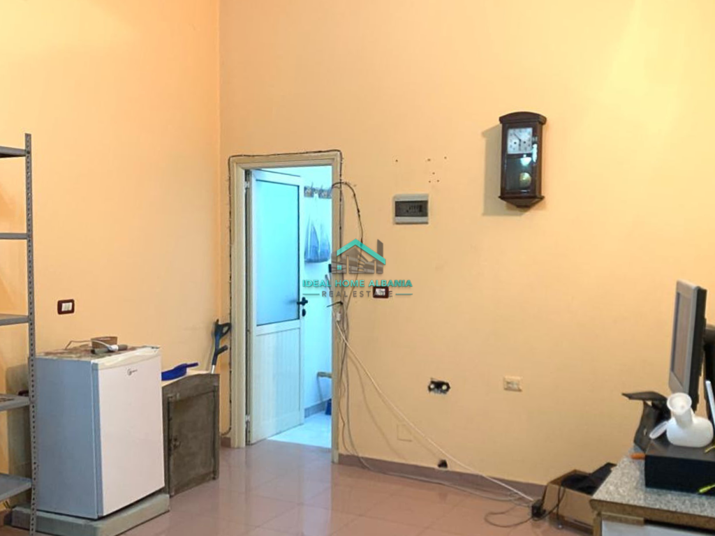 SHOP FOR RENT – RRUGA E RE, Vlora