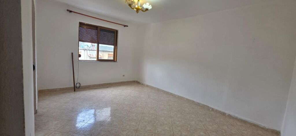 Shitet Apartament 1+1 ne Kombinat