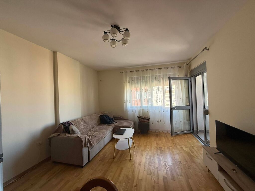 Shitet, Apartament 2+1+2 Besim Alla , Misto Mame