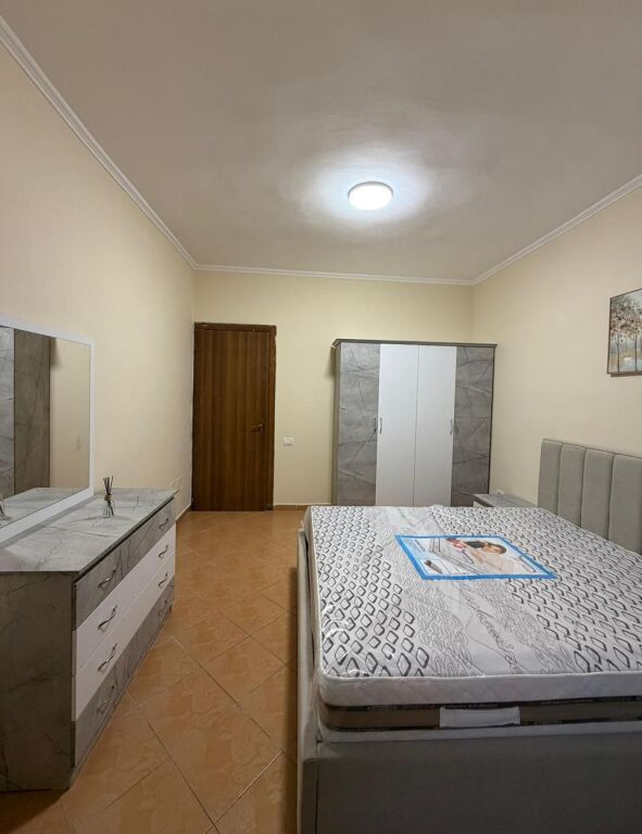 Ish Restorant Durresit,Rr.Ferit Xhajko,jepet me qera apartament 1+1, i mobiluar.48,000Leke