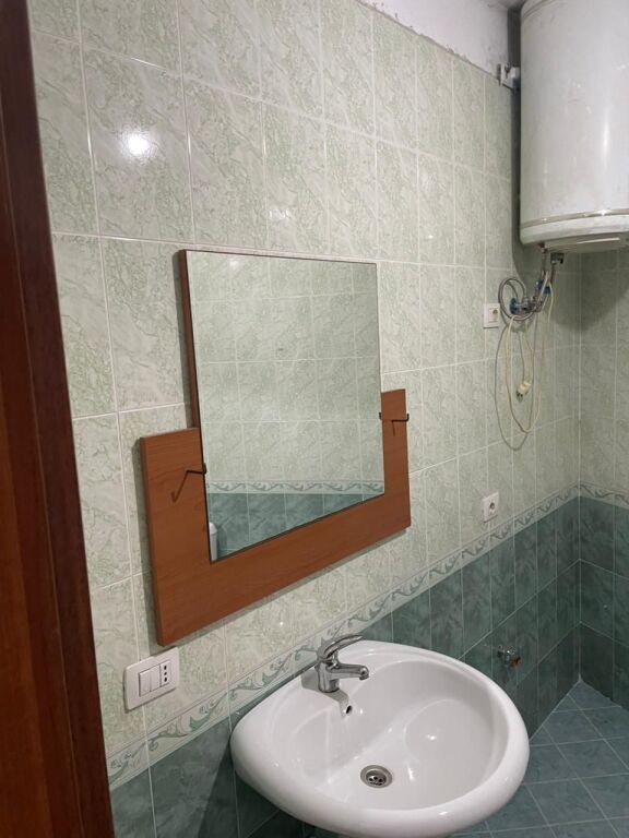 Affitto | Apartament 1 + 1 | Yzberisht | 300 €/mese