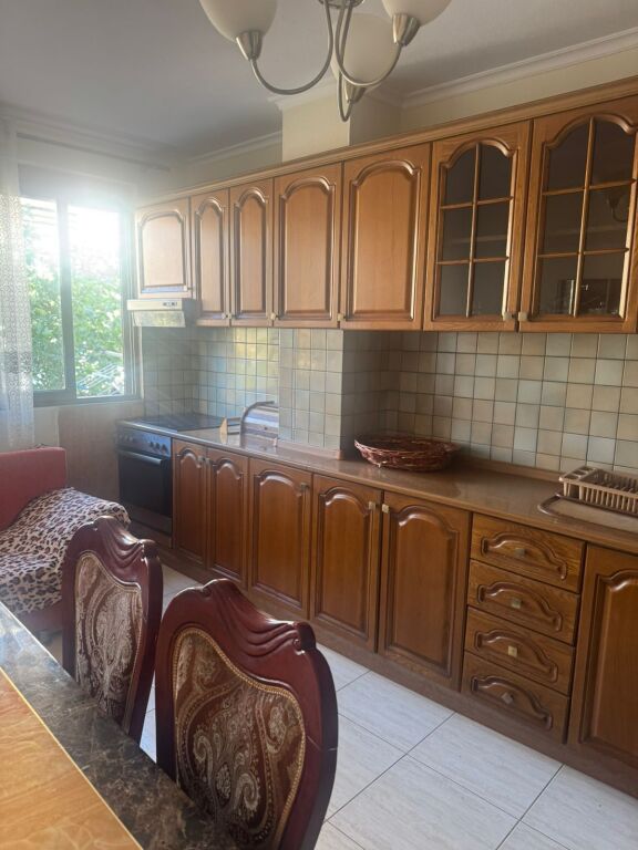 Apartament 1+1 me qira – Rruga Bardhyl !