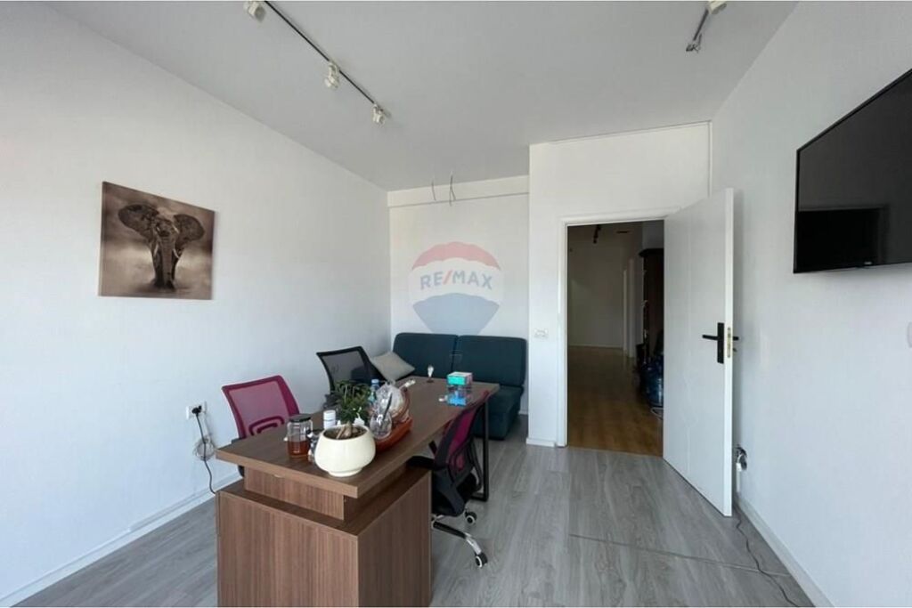 * 3+1 FOR RENT OFFICE-Kristal Center*