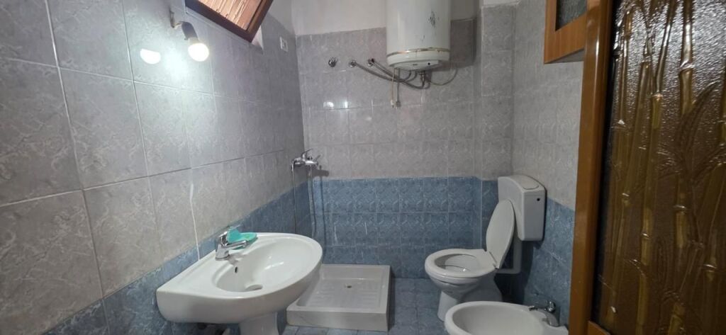 Shitet Apartament 1+1 ne Kombinat