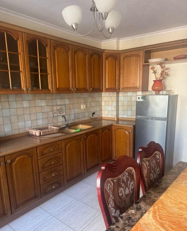 APARTAMENT ME QERA 1+1 RRUGA E DIBRES 40.000 LEKE FH-72486