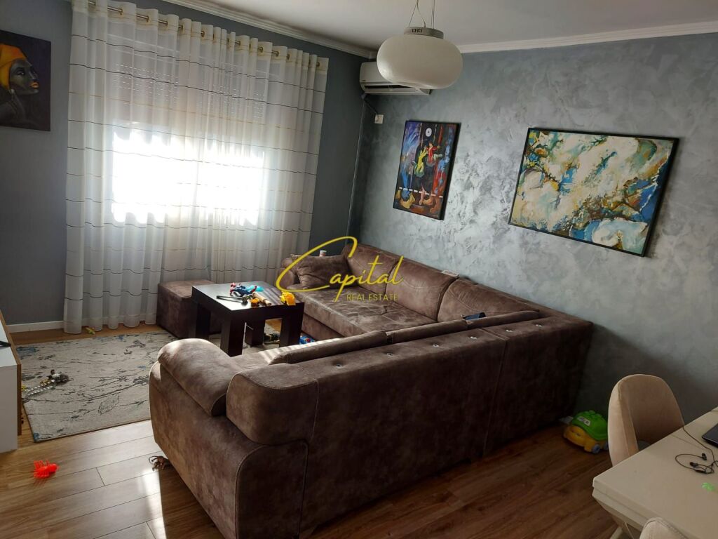 APARTAMENT ME QIRA 2+1 XHAMLLIKU 50.000 LEKE