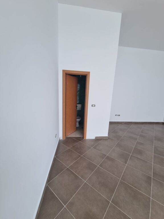 SHOP FOR RENT 52M2 ASTIR