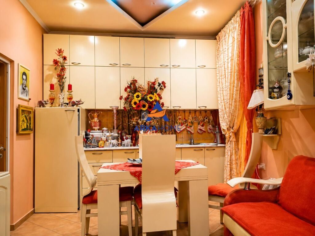 JEPET APARTAMENT ME QERA 1+1+BALLKON "PRANE BAR ROMA ,SHALLVARET" 50.000 LEKE